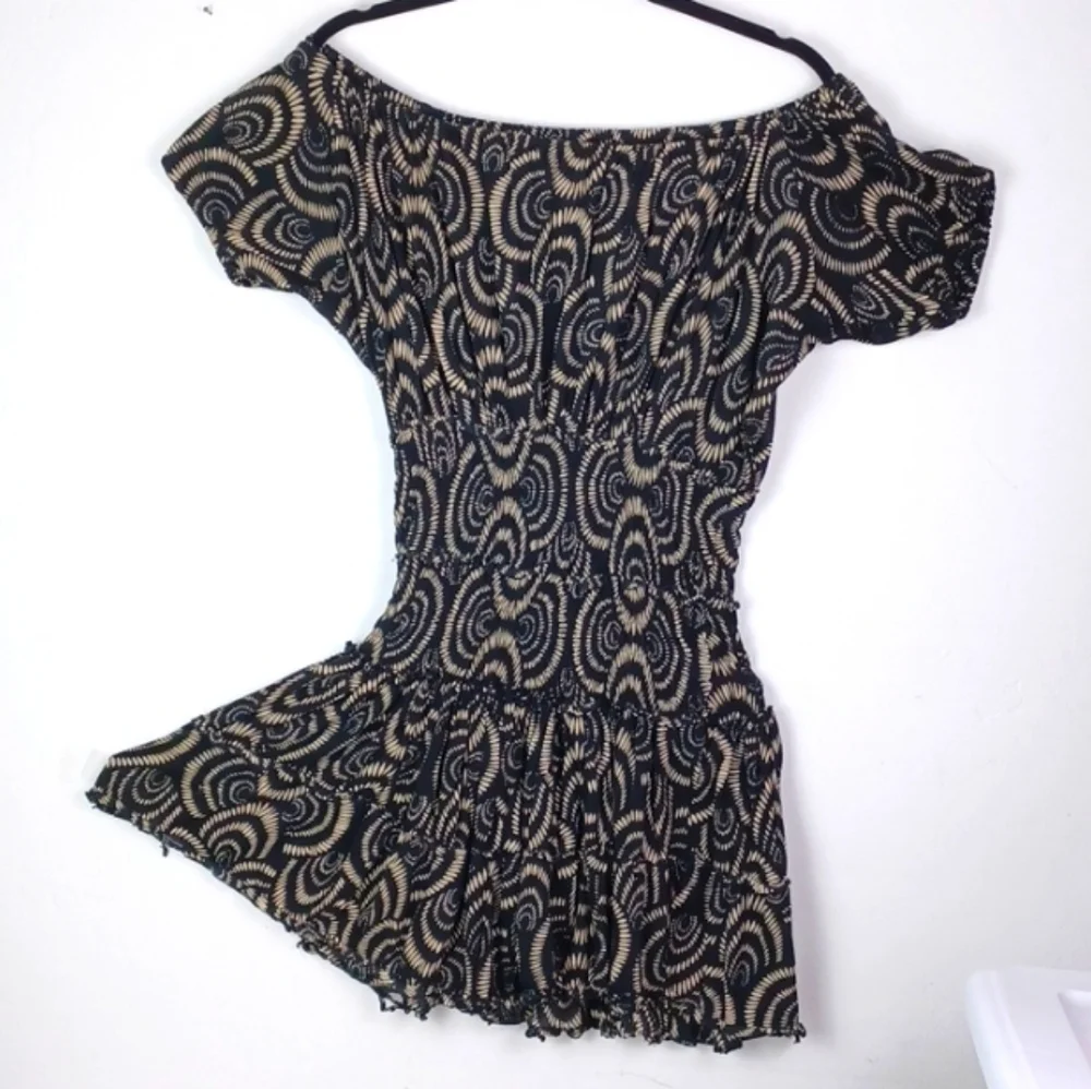 DUNIA MODERN ART GRAPHIC Tattered-Hem Figure-Forming Off Shoulder Mini Dress Top - Picture 3 of 12